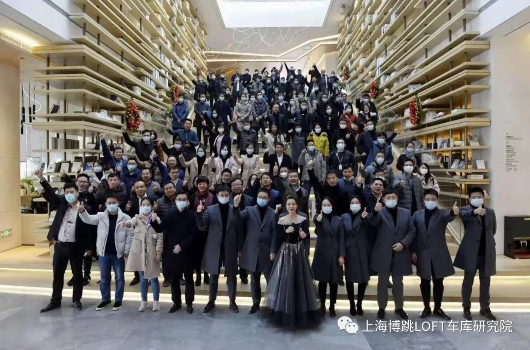 河东全国一百多人在华侨城汉口道6号参观研讨LOFT专利车库技术！